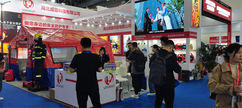 湖北威盾攜救援裝備亮相第二十屆國際消防展 為消防安全保駕護(hù)航 (4).jpg