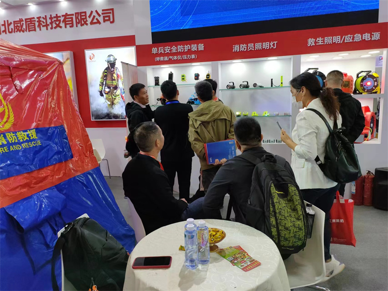 湖北威盾攜救援裝備亮相第二十屆國際消防展 為消防安全保駕護(hù)航 (9).jpg